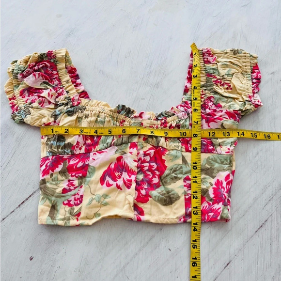 Urban Outfitters Amour Floral Cap Sleeve Cropped Top Size XS NWOT - Picture 6 of 9